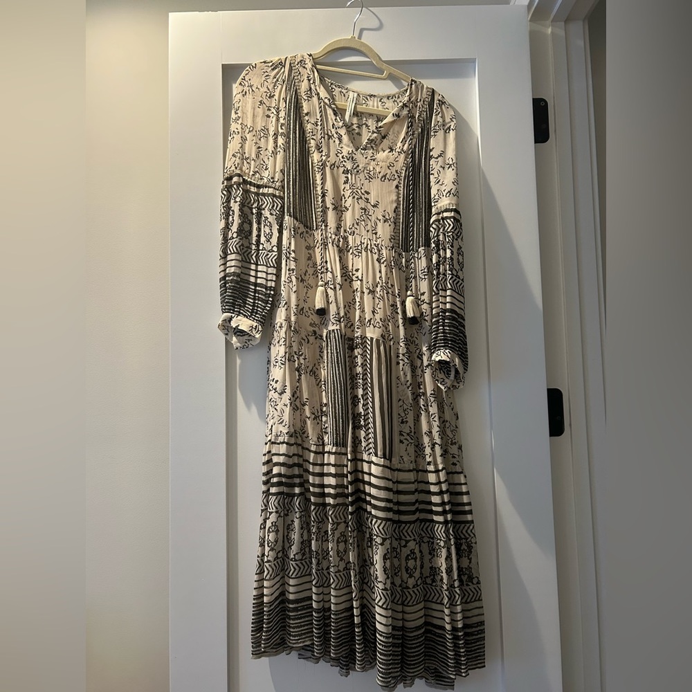 Beautiful Anthropologie midi dress! Size XS